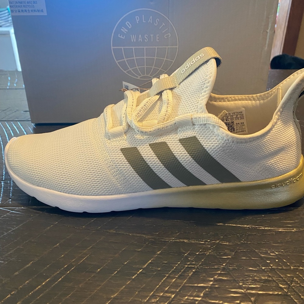NWT Adidas Cloudfoam Pure 2.0 size 10